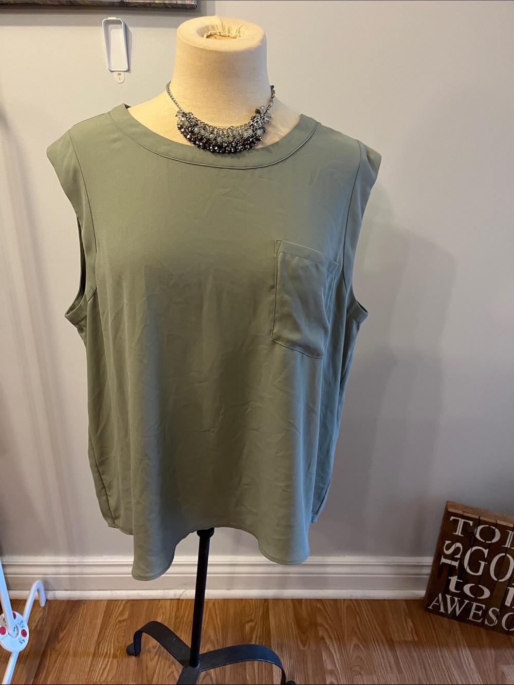 😍CLEARANCE - REITMANS LIGHT Grey Green Sleeveless Top XXL - Picture 2 of 8